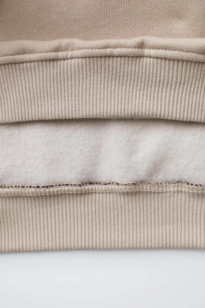 SWEAT À CAPUCHE COLOR BLOCK ET INSCRIPTION