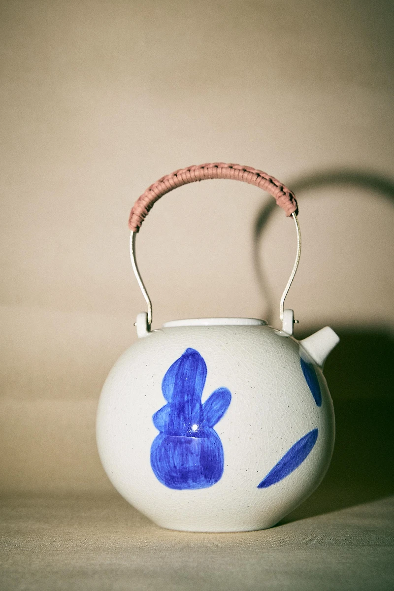 CERAMIC TEAPOT WITH PAINTED MOTIFS