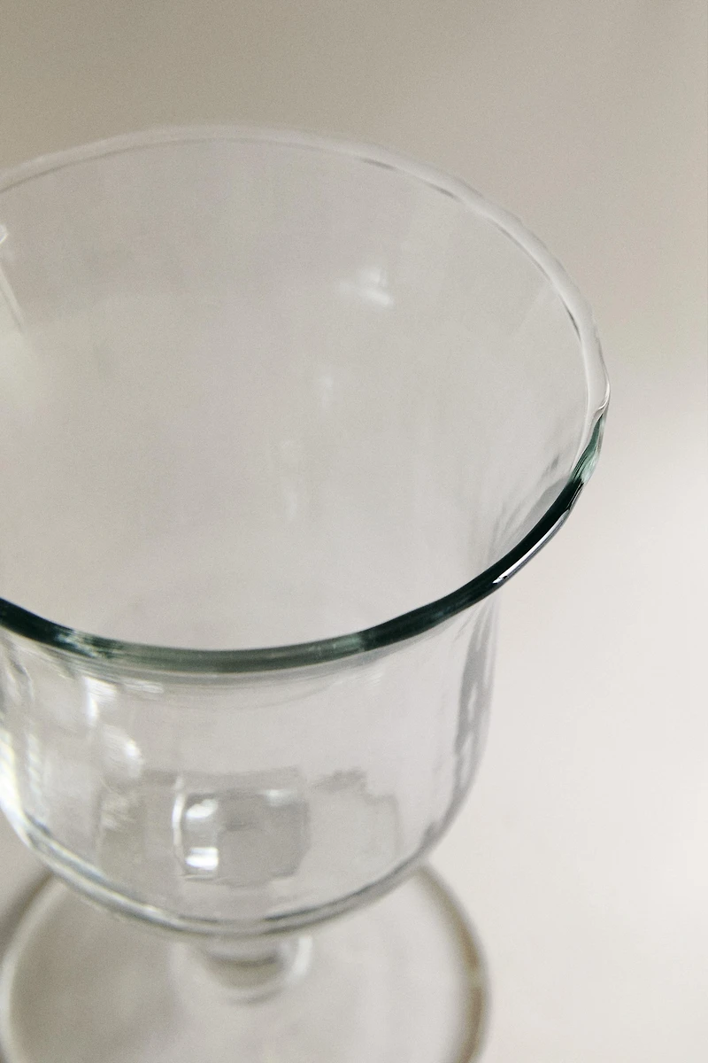FACETED RAISED DESIGN WINE GLASS