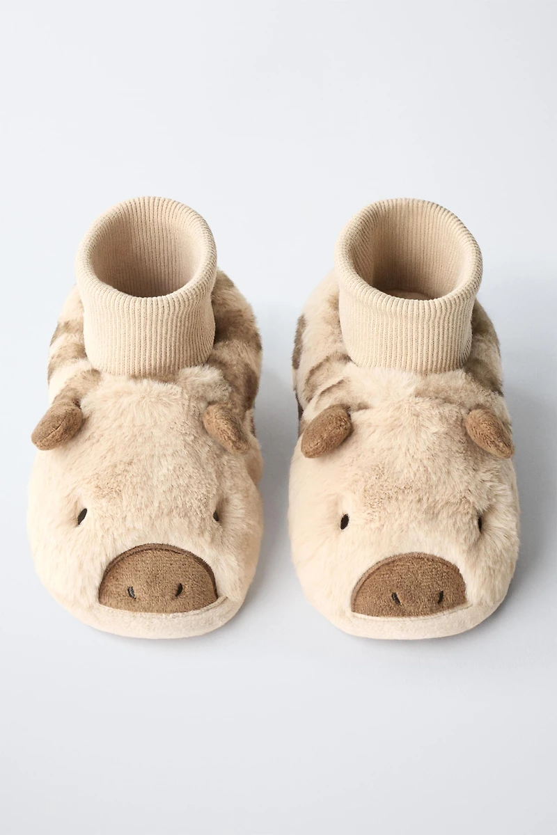 GIRAFFE SLIPPERS