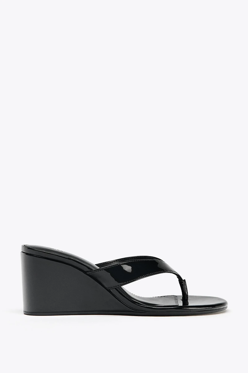 PATENT WEDGE SANDALS