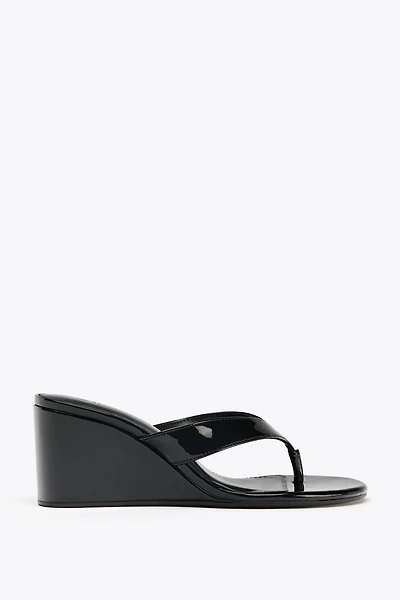 PATENT WEDGE SANDALS