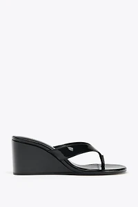PATENT WEDGE SANDALS