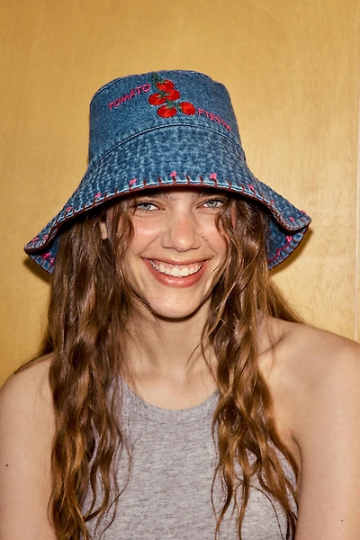 TOMATO EMBROIDERED DENIM BUCKET HAT