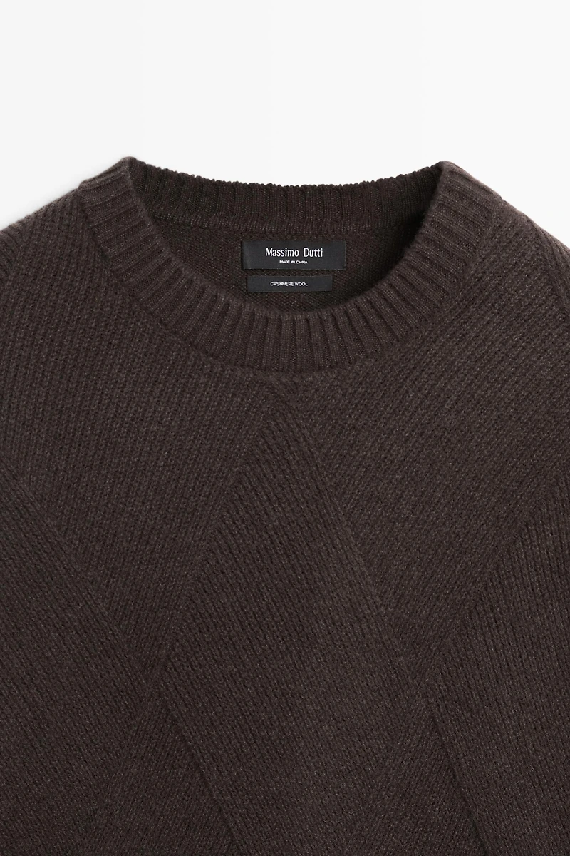 Cashmere wool blend knit sweater with crew neck