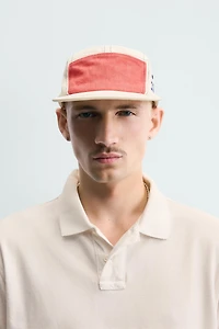 CONTRASTING FLAT BRIM CAP