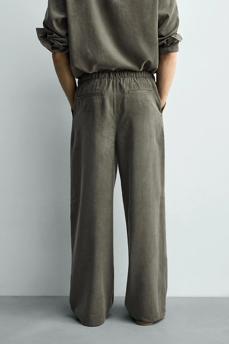 RELAXED FIT FLOWY PANTS