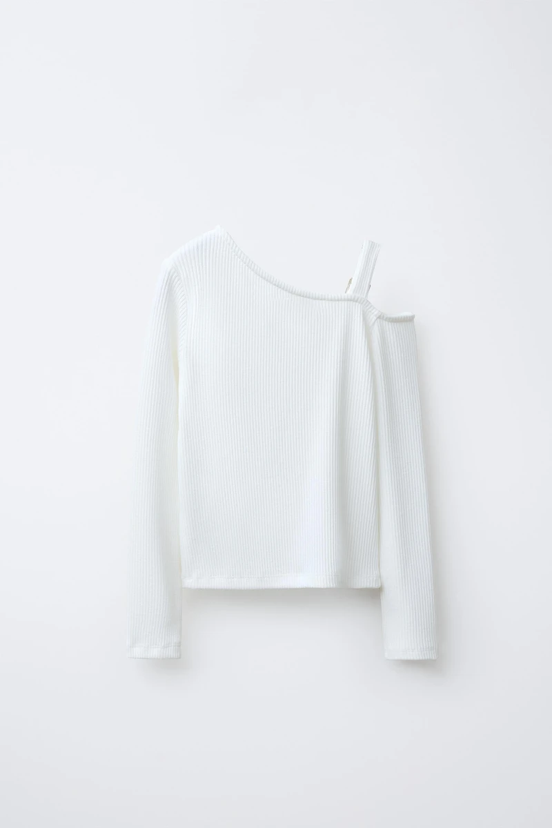 RIBBED BUCKLE T-SHIRT