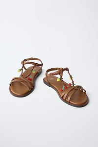 SANDALES À BRIDES ET FRUITS
