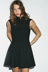 VOLUMINOUS SHORT DRESS