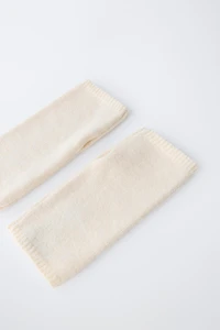 EMBROIDERED HEART KNIT MITTENS