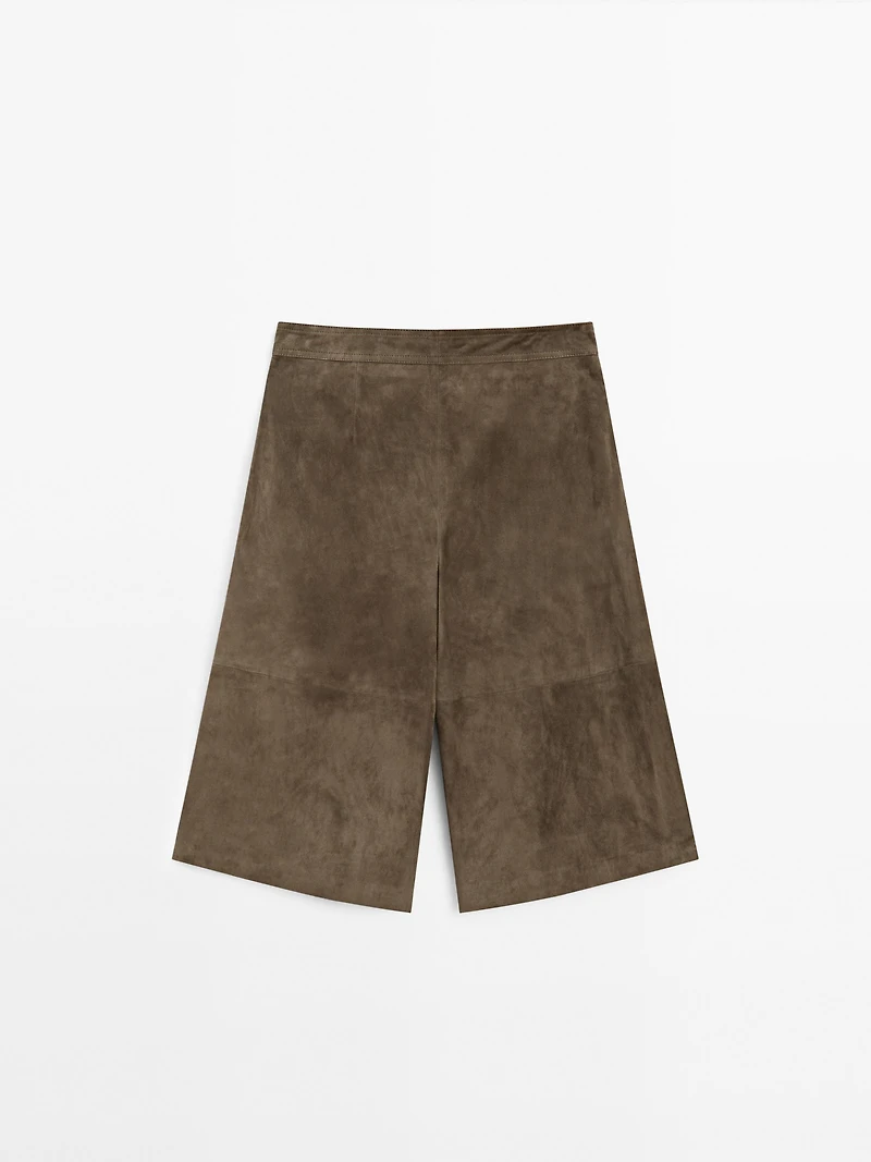 Long suede leather Bermuda shorts