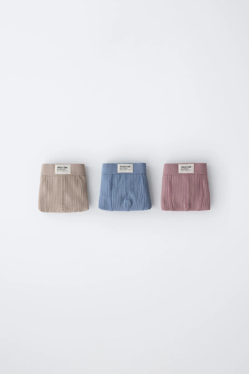 AGES 6- / THREE-PACK OF RIBBED BOXERS WITH LABEL