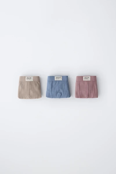 AGES 6-14 / THREE-PACK OF RIBBED BOXERS WITH LABEL
