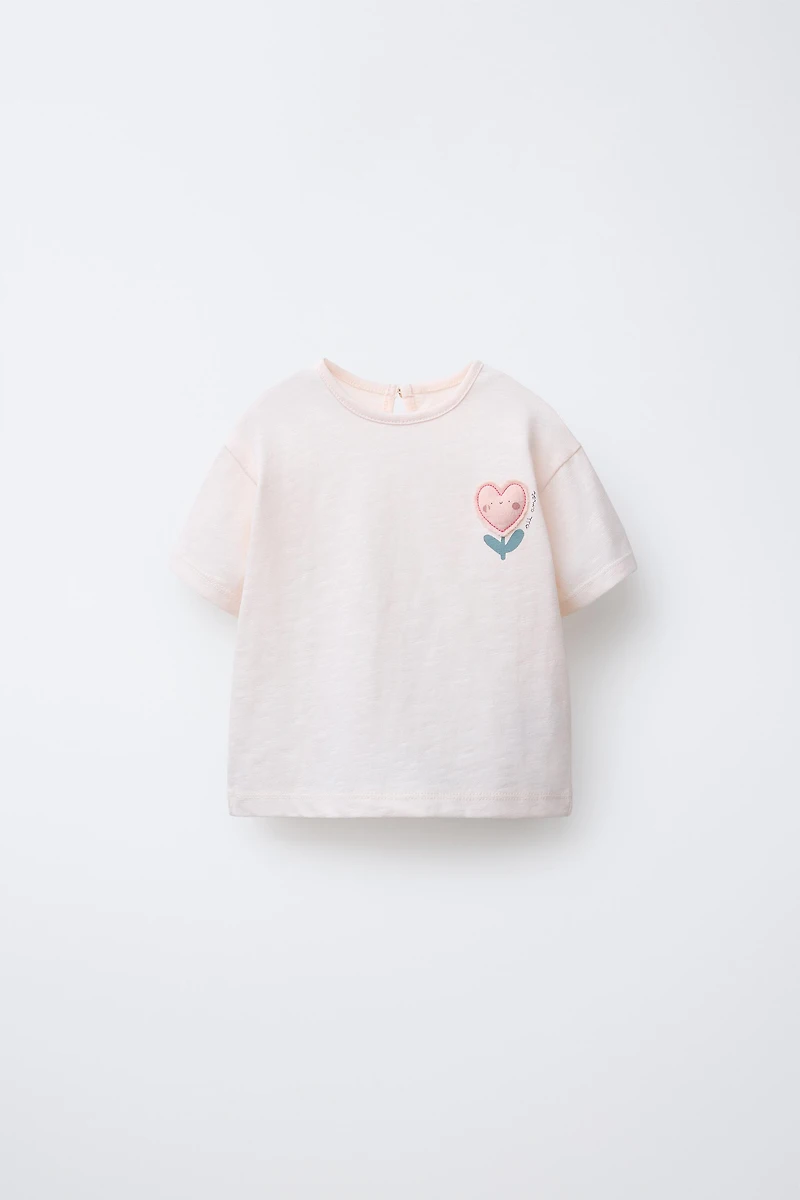 HEART FLOWER APPLIQUÉ T-SHIRT