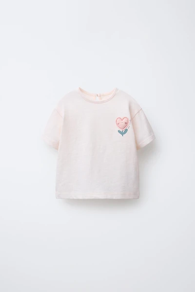 T-SHIRT AVEC APPLIQUE FLEUR CŒUR