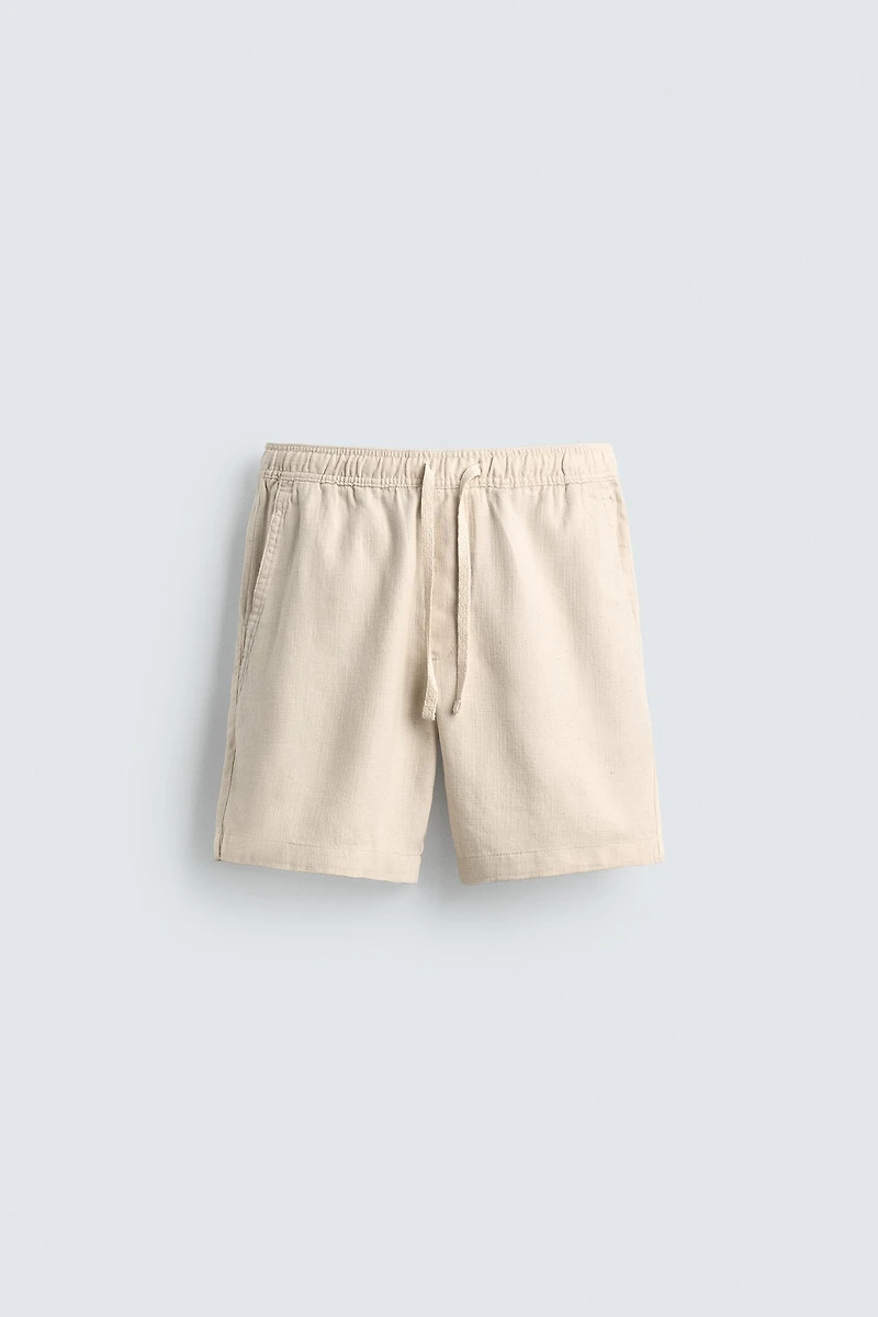 SHORT REGULAR FIT STRUCTURÉ