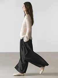 Flowing trousers with darts