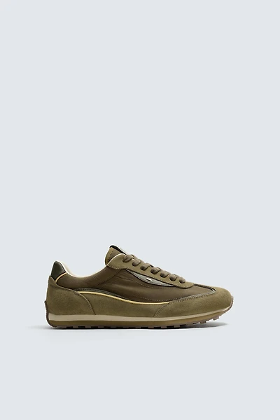 CASUAL SNEAKERS