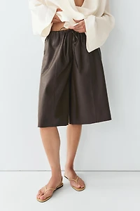 Long nappa leather Bermuda shorts