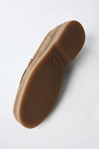 CHAUSSURES BATEAU EN CROÛTE DE CUIR