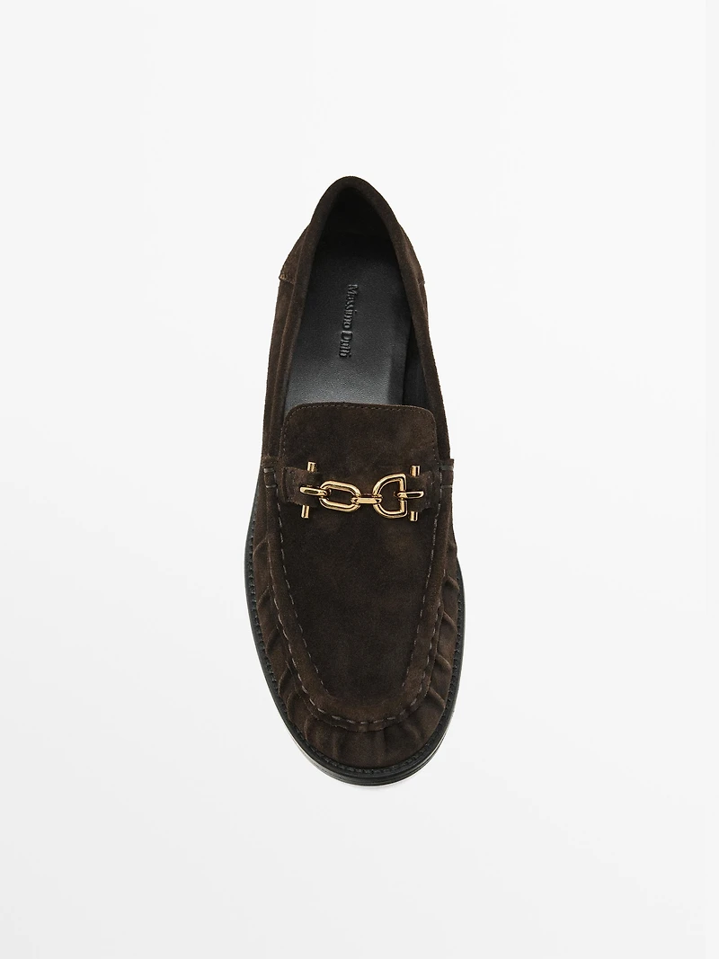 Mocassins croûte de cuir applique métallique