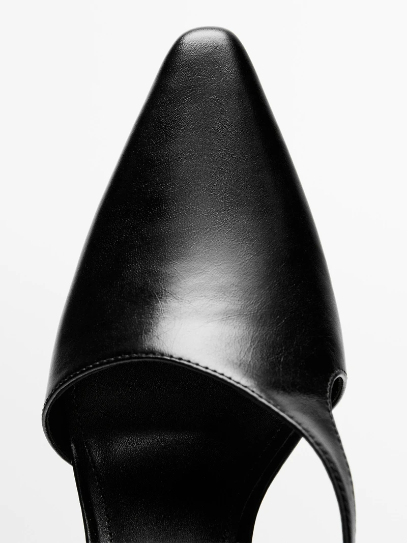 Chaussure à talon asymétrique