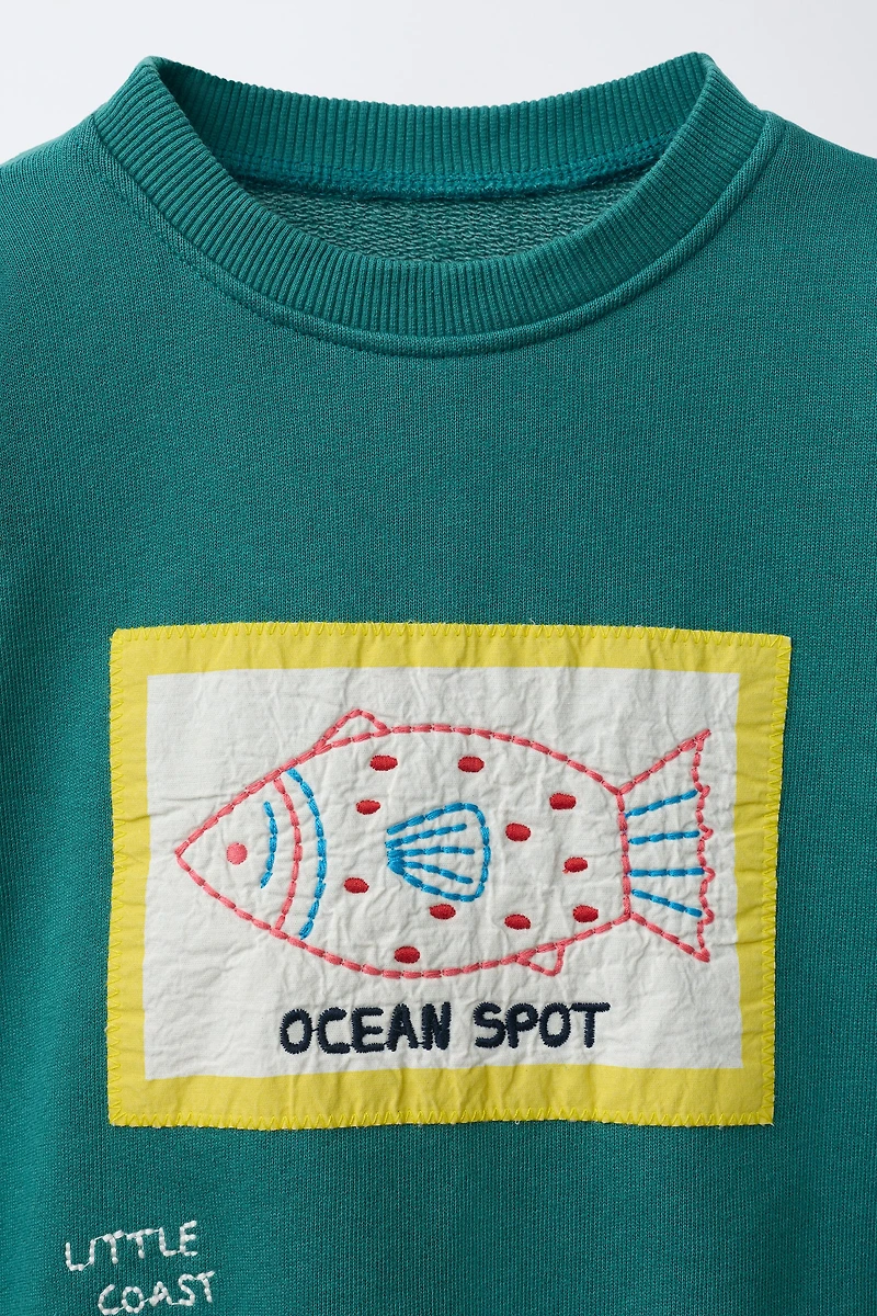 EMBROIDERED PATCH SWEATSHIRT