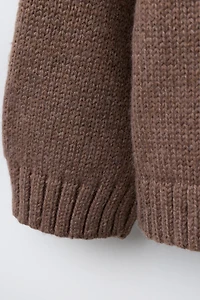 EMBROIDERED COLLAR KNIT SWEATER