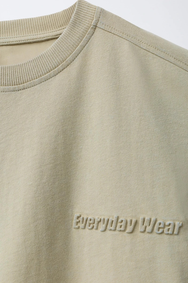 WASHED EFFECT EMBOSSED TEXT T-SHIRT