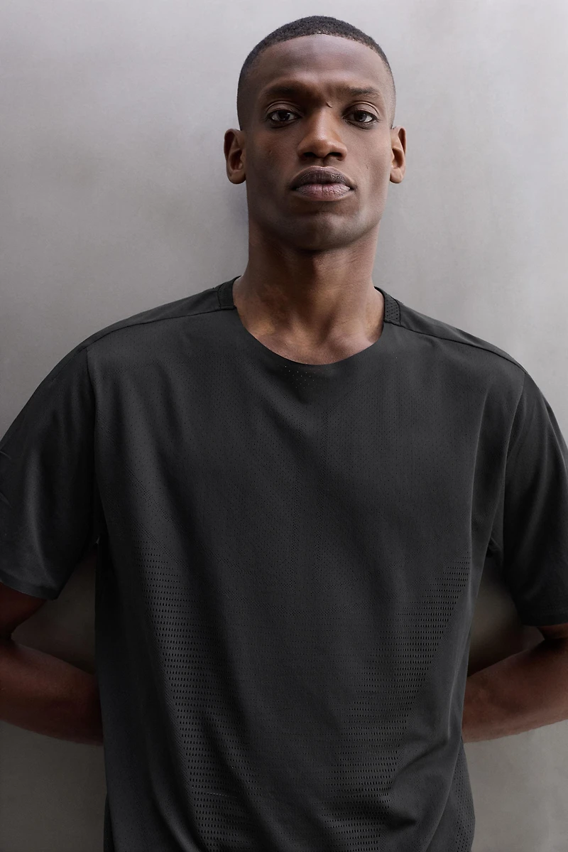 T-SHIRT TECHNIQUE PERFORÉ