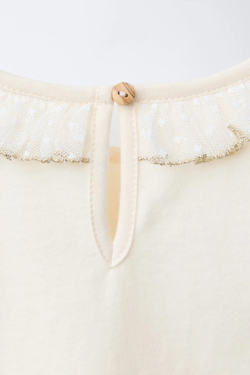 HAUT AVEC COL EN PLUMETIS ET BRODERIE