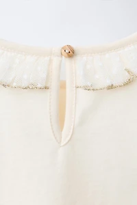 HAUT AVEC COL EN PLUMETIS ET BRODERIE