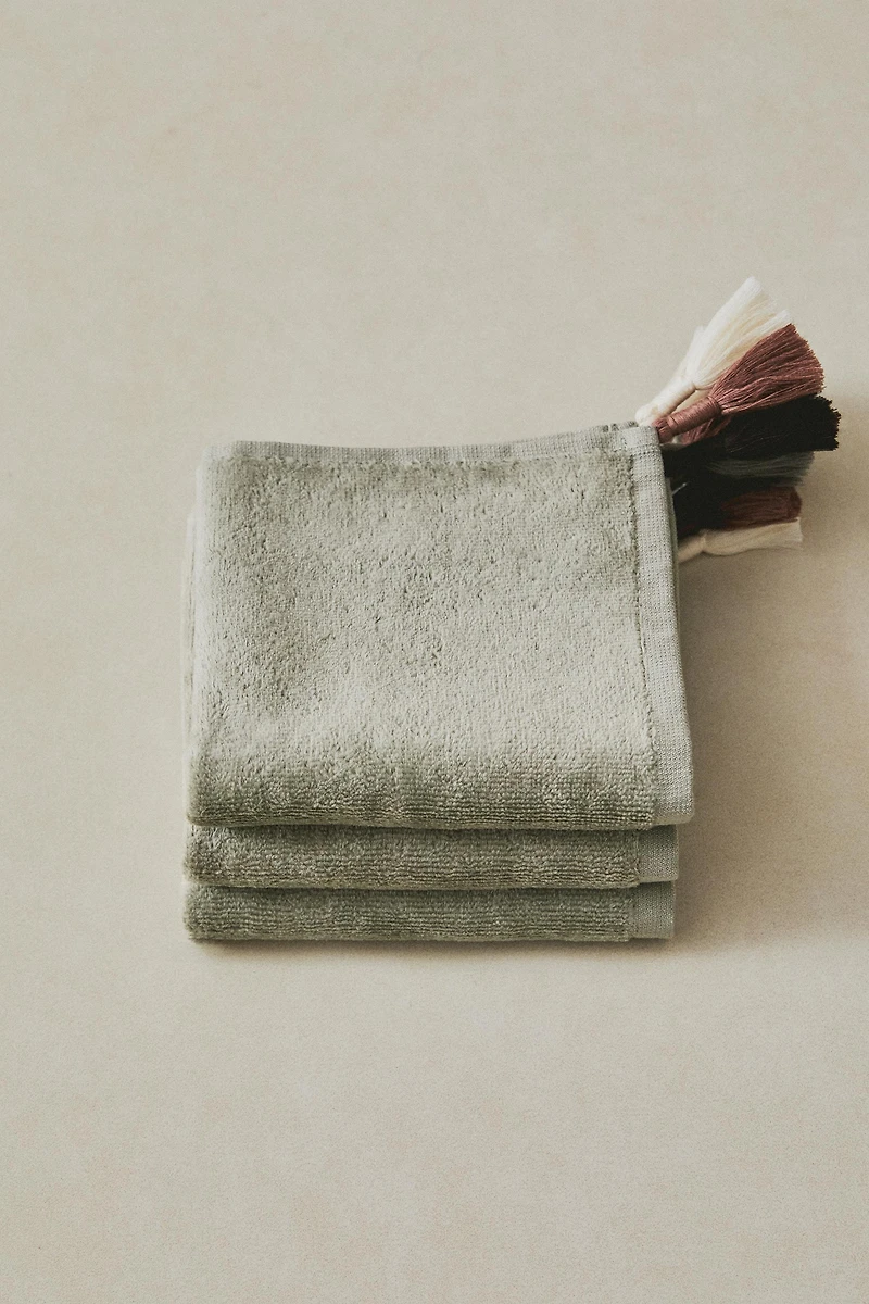 SET OF VELOUR FACE TOWELS WITH TASSELS (SET OF 3)