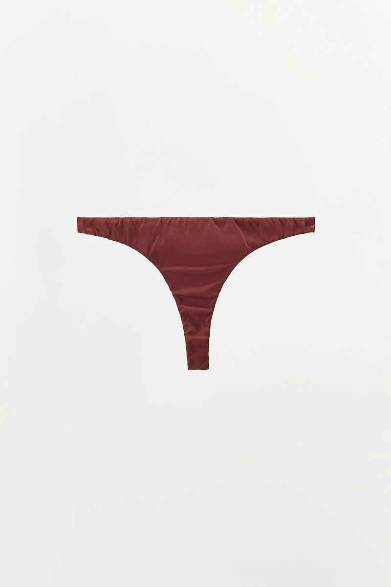 TANGA AVEC SOIE