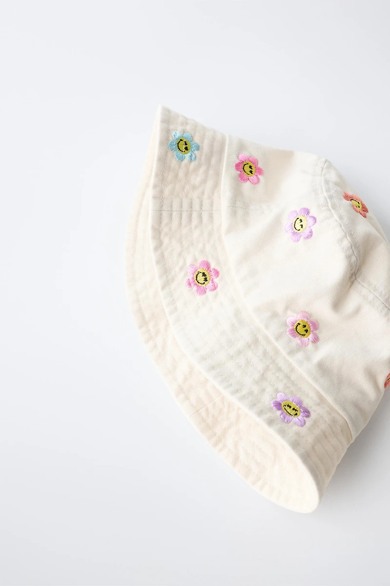 SMILEYWORLD ® EMBROIDERED FLORAL BUCKET HAT