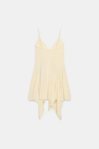ROBE À BRETELLES ASYMÉTRIQUE