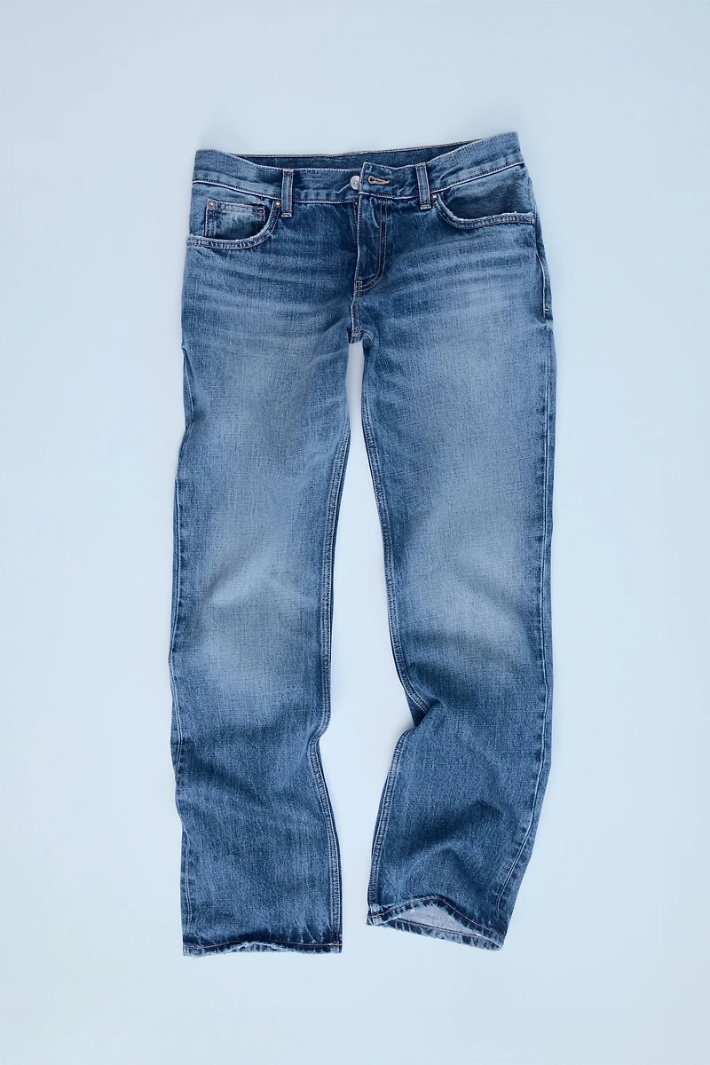 LOW-SLUNG JEANS