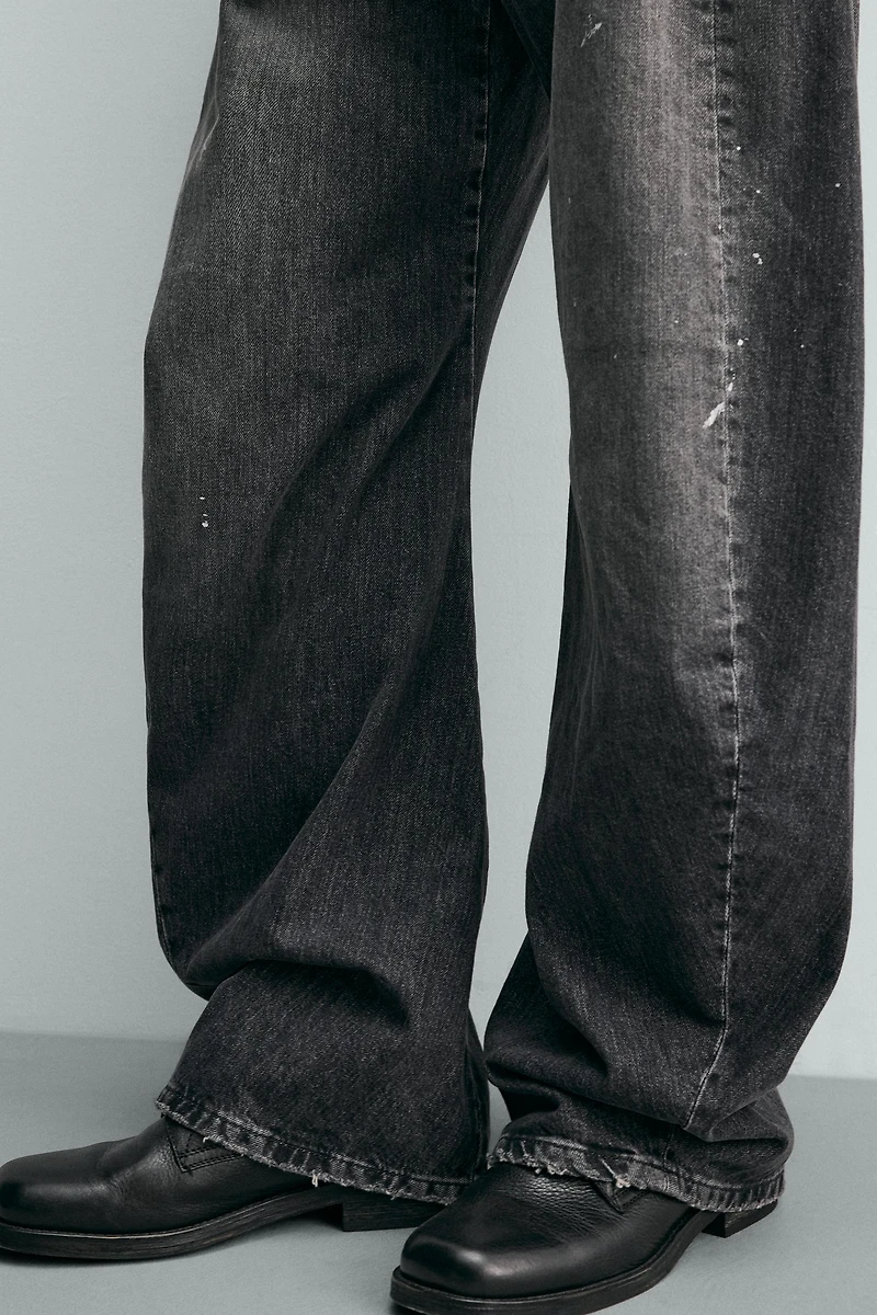 BARREL FIT JEANS WITH TWISTED SEAMS