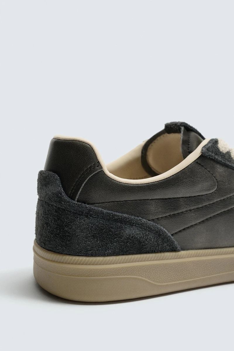 RETRO STYLE SNEAKERS