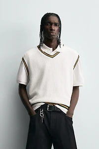 CONTRAST STRIPE KNIT VEST