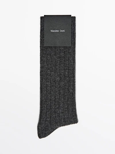 Ribbed knit wool and cashmere socks