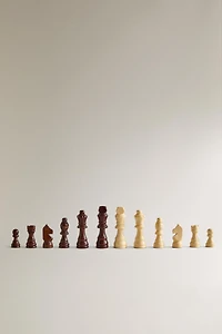 SET OF CHESS PIECES (SET OF 32)