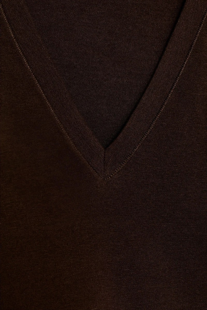 V-NECK T-SHIRT