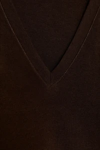 V-NECK T-SHIRT