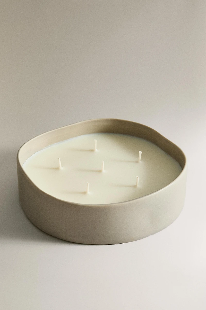 (590 g) BOUGIE PARFUMÉE FLEUR DE NOVEMBRE
