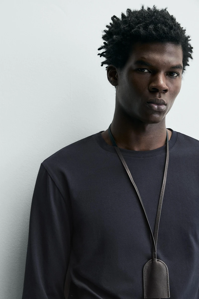 BASIC SLIM FIT T-SHIRT