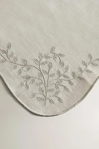 EMBROIDERED LINEN PLACEMAT WITH VEGETABLE MOTIFS