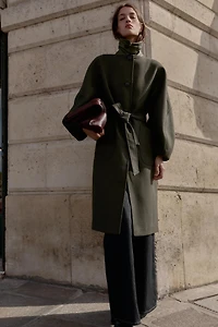 MANTEAU À MANCHES BALLON AVEC LAINE ET COL CONTRASTANT