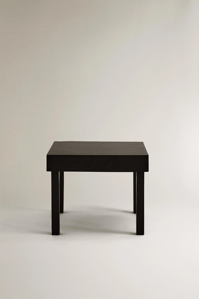 SIDE TABLE MADE OF WOOD AND LEATHER